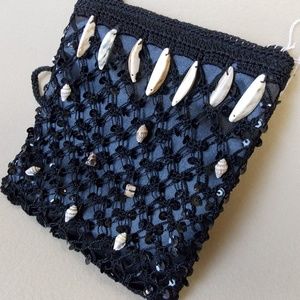 Crochet shoulder bag w/shells.(Dinner by the sea?)